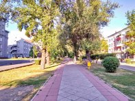 Рядом с домом замечательная центральная аллея города