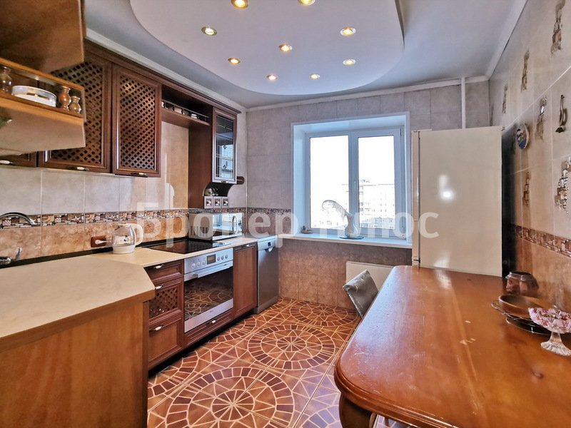 Сдаю 4-к. квартиру, 80 м². Абакан, Советская, 136