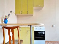 В квартире остается кухонный гарнитур и бытовая техника