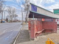 Остановка возле дома