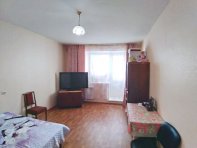 Комната с выходом на балкон