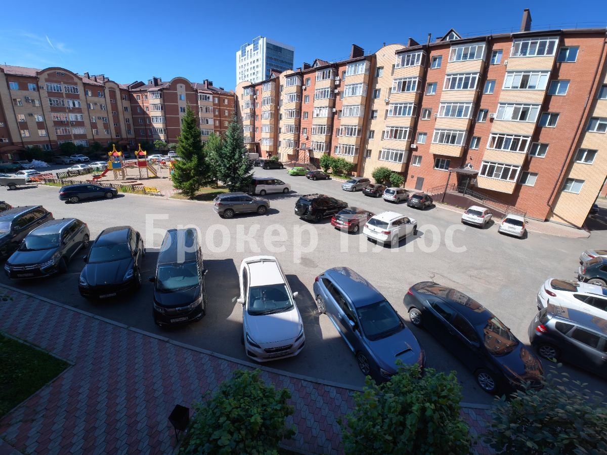 Сдаю 3-к. квартиру, 90 м². Абакан, Дружбы Народов, 49А