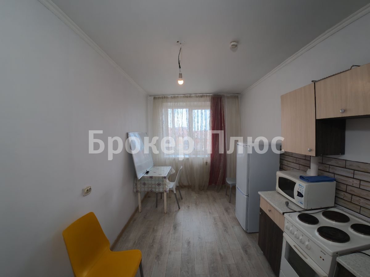 Сдаю 1-к. квартиру, 52.7 м². Абакан, Торосова, 15