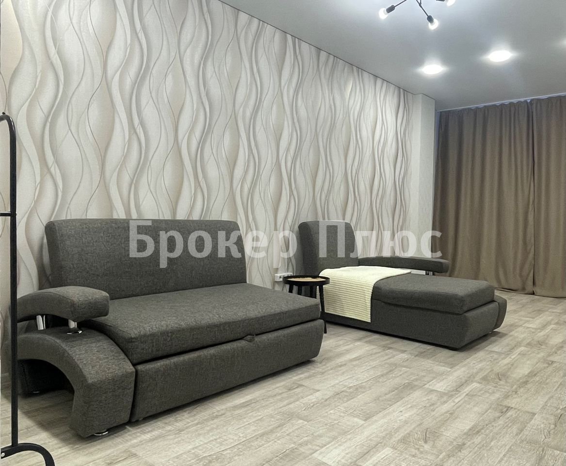 Сдаю 1-к. квартиру, 37 м². Абакан, Генерала Тихонова, 8/2