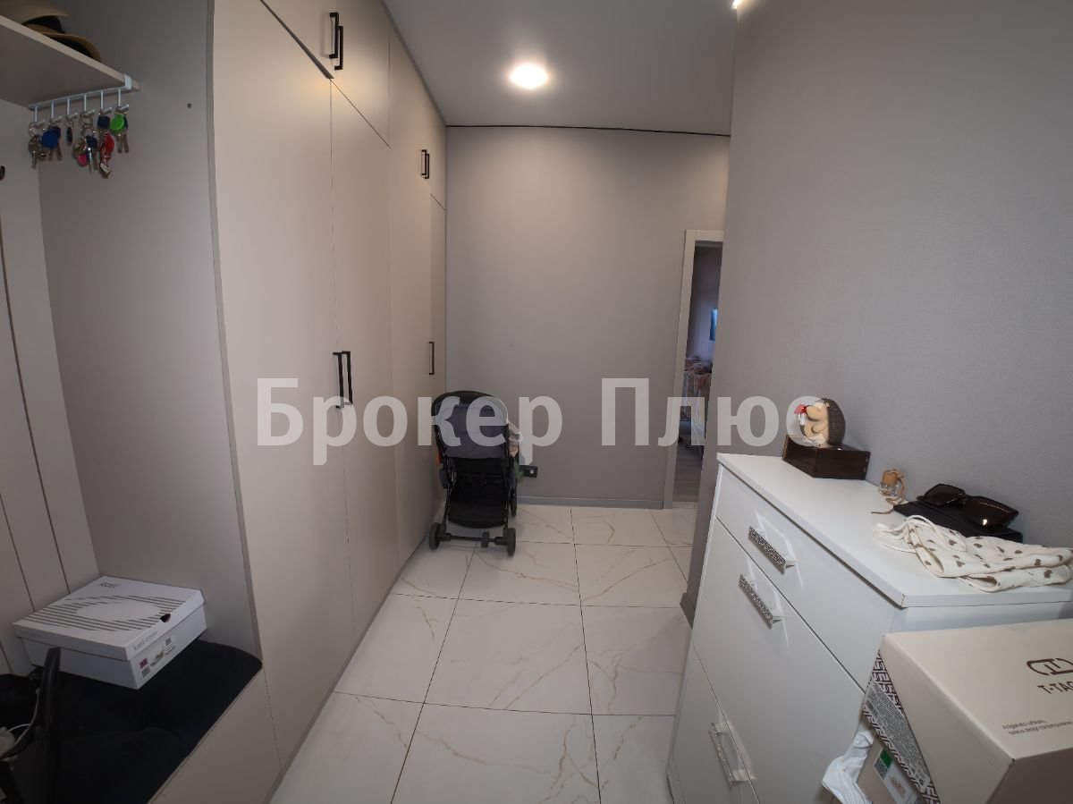 Продаю 3-к. квартиру, 72.2 м². Абакан, Комарова, 7а